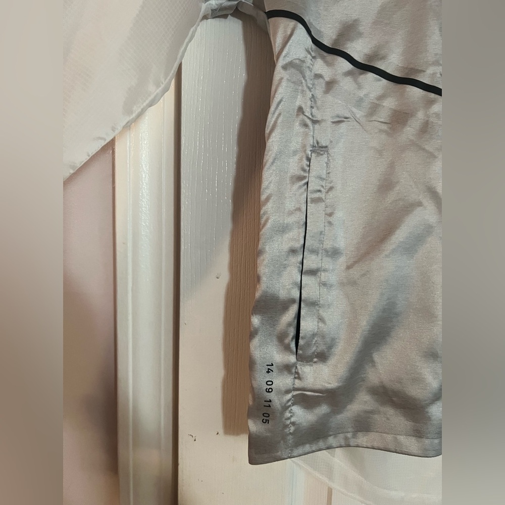 NIKE Tech Pack Windrunner Jacket Silver Sz XS. AT… - image 5